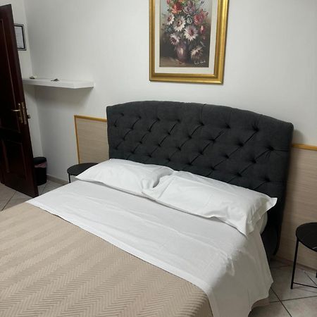 רומא Appartamento Larisarooms מראה חיצוני תמונה